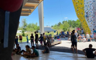 Wettkampf an der Outdoorboulderwand