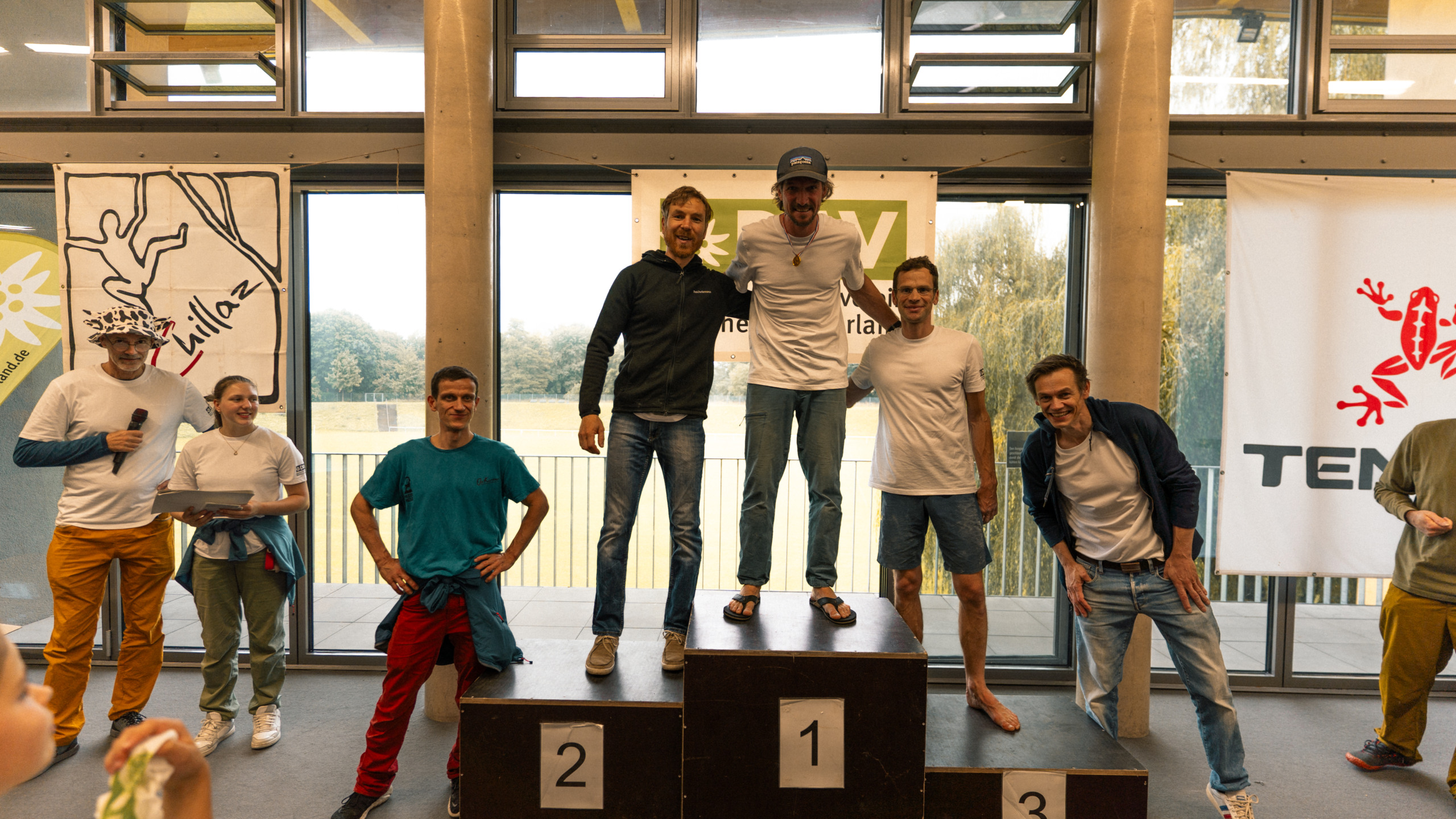 Siegerehrung Oberlandcup Gewinner auf Treppchen